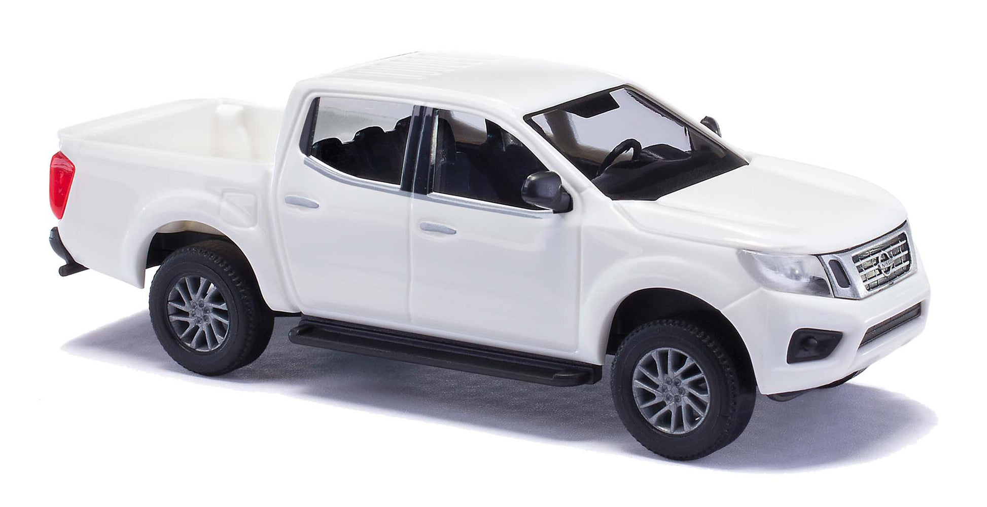 Busch 53702 HO Assembled White 2015 Nissan Navara Crew-Cab Pickup Truck
