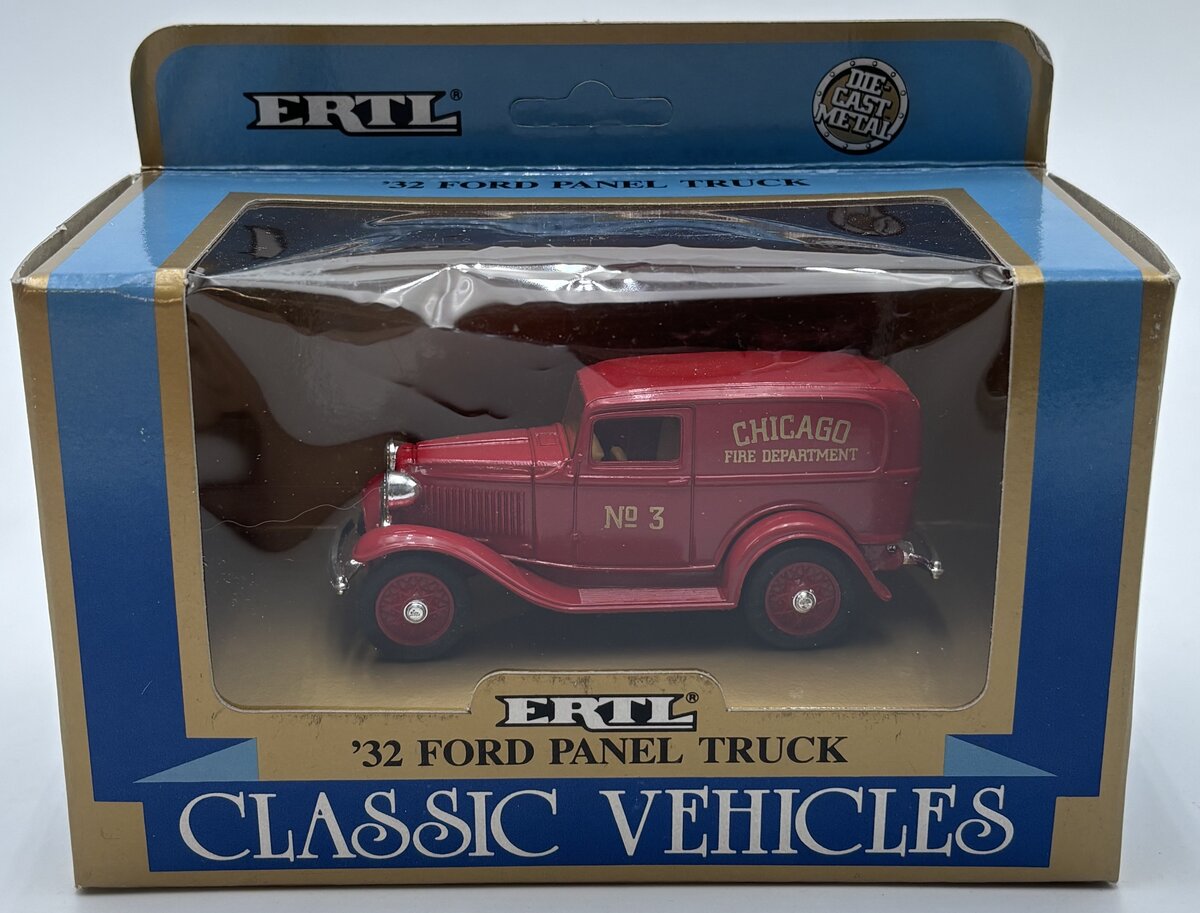 Ertl 2504 1:43Chicago Fire Department No.3 '32 Ford Panel Truck Classic Vehicles