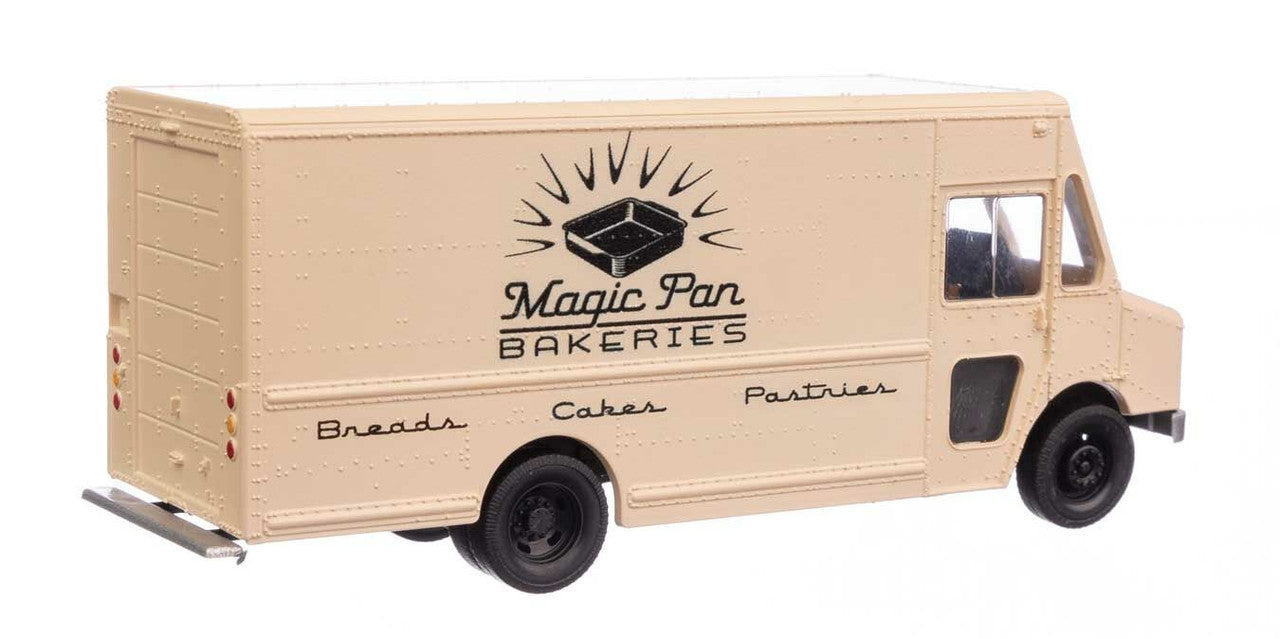 Walthers 949-12101 HO Magic Pan Bakeries Morgan Olson Route Star Van