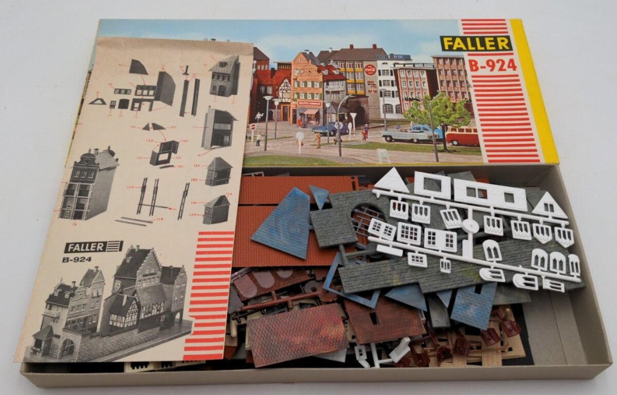 Faller B-924 HO Scale City Block Plastic Building Kit