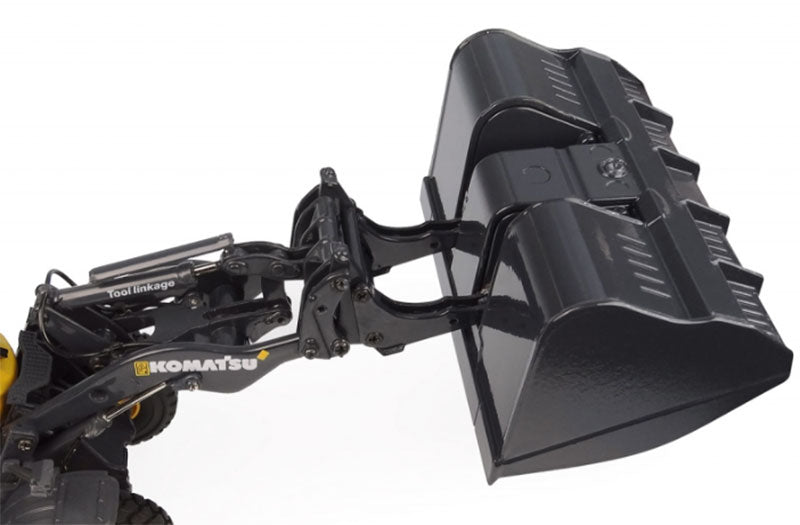 Universal Hobbies 8171 1:50 Komatsu WA475-10 Wheel Loader with High Dump Bucket