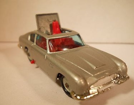 Corgi 40 1:36 Gray James Bonf 007 Aston Martin W/2-Small Red Figures
