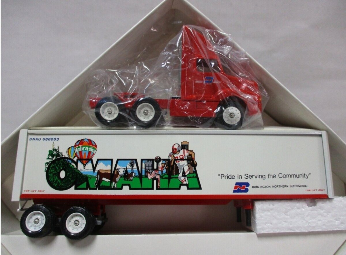 Winross 96 1:64 Burlington Northern Intermodal Omaha Truck & Trailer