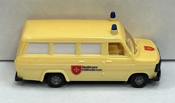Revell 82426 HO Praline Ford Tr. Malteser Hilfsdlenst Van