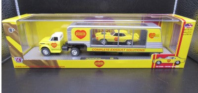 M2 Machines 36000 1:64 Hooker Auto Hauler w/1969 Yellow Chevrolet Camaro SS/RS