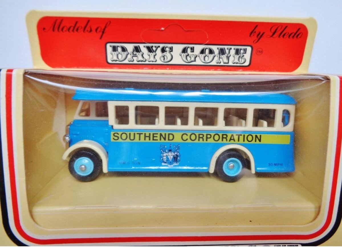 Lledo 32 Days Gone Southend Corporation Bus 1986