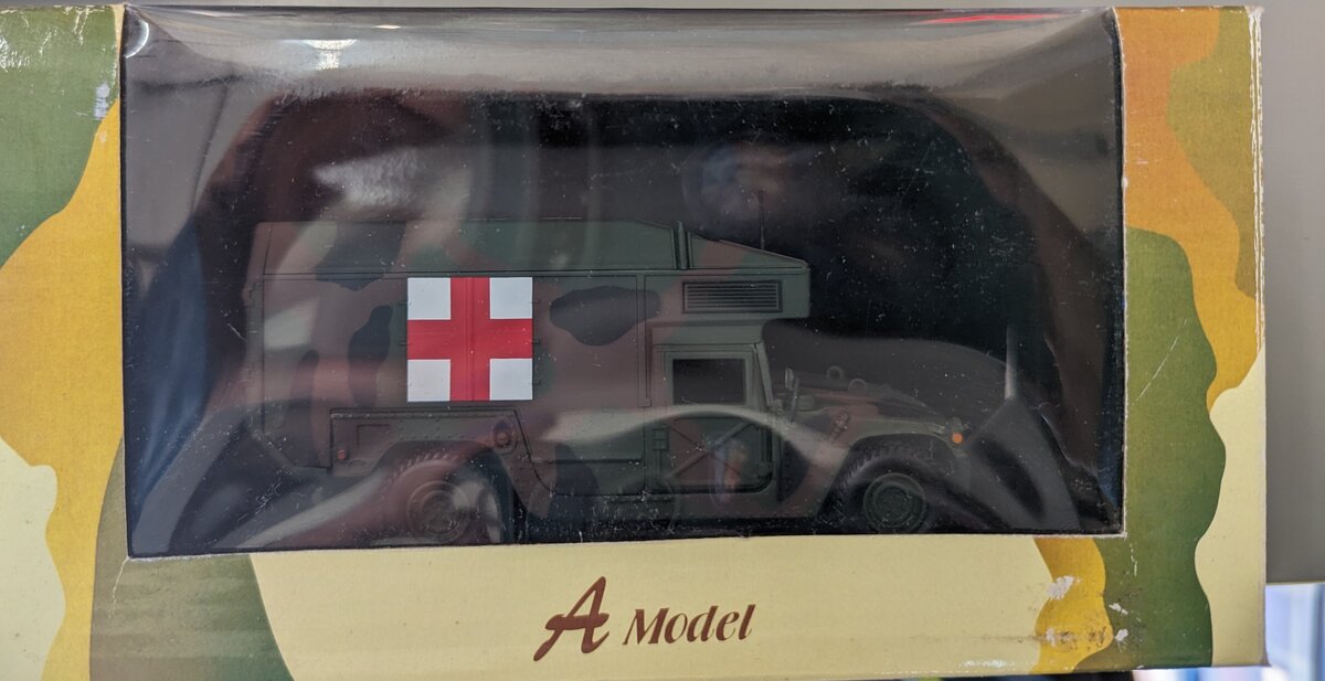 A Model Collection Co. 70038 1:72 U.P.C. Implementation Military Medical Vehicle
