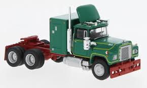 Brekina Automodelle 85803 1:87 1966 Mack RS 700 Sleeper Cab Semi Tractor Green