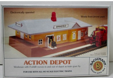 Bachmann 1432 HO Springfield Action Depot w/Workman & Forklift Building Kit