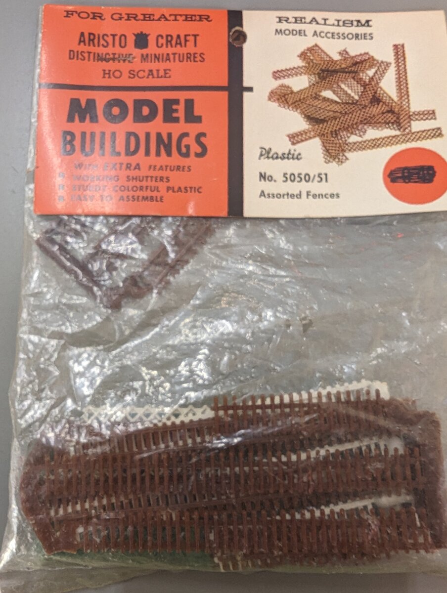 Aristo-Craft 5050/51 HO Model Buildings Plastic Assorted Fences