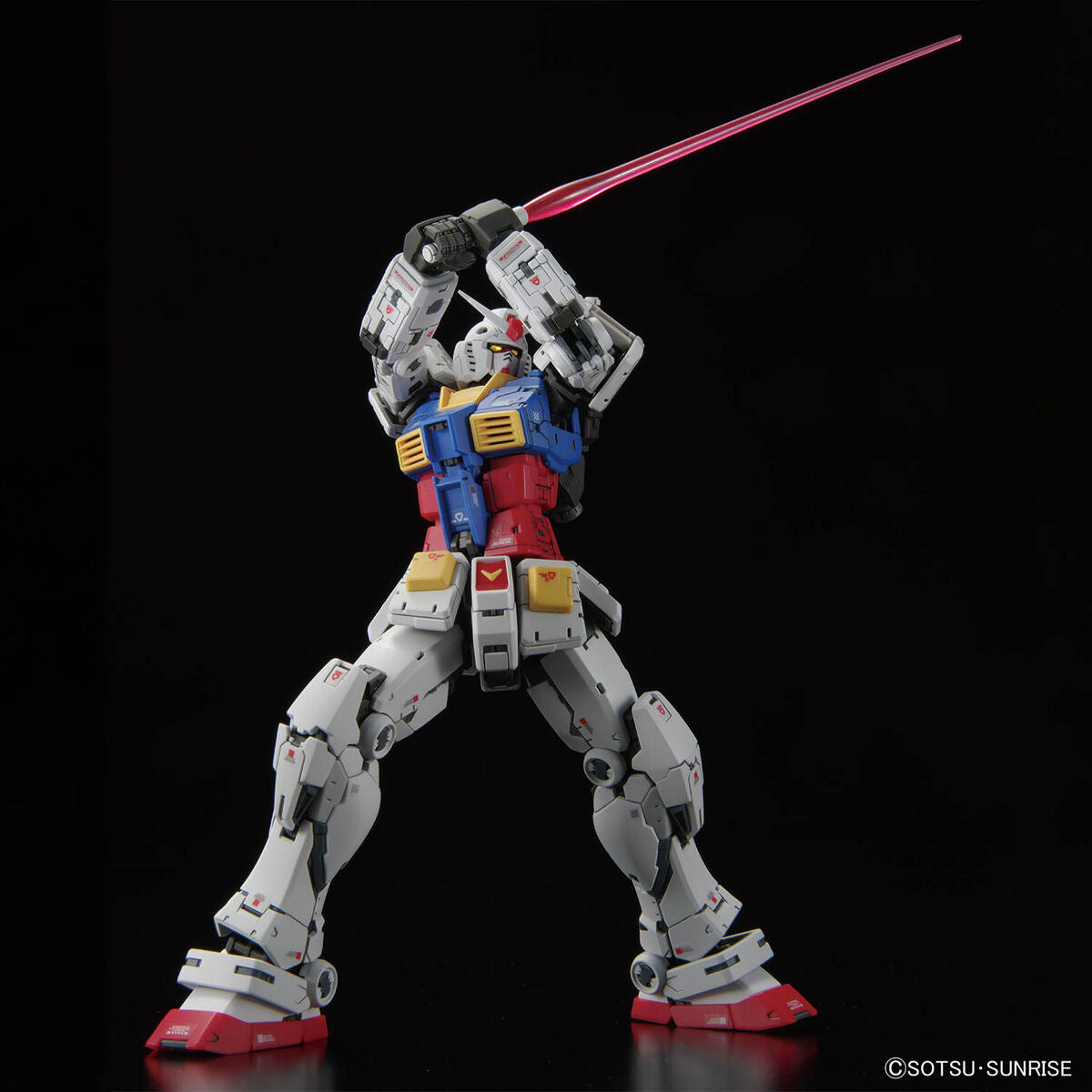 Bandai 2700762 1:144 RG RX-78-2 Gundam Ver.2.0 Plastic Model Kit