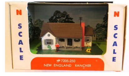 Bachmann 7205:250 N Scale Pre-Assembled New England Rancher House w/Figures