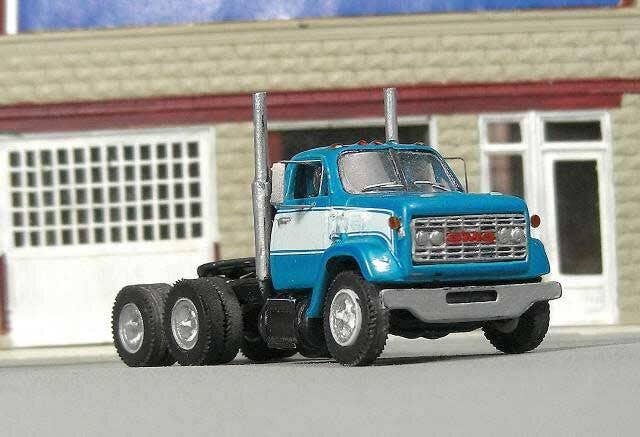 Sylvan Scale Models V-375 HO GMC 9500 Low Cab & Short Hood Tractor Resin Kit