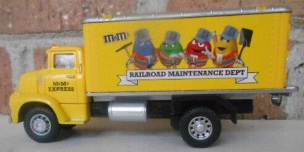 Menards 275-9006 O Scale 1:48 Gold Line 1956 M&Ms Box Truck