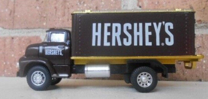 Menards 275-9009 O 1:48 Gold Line 1956 Hershey''s Box Truck Limited Edition