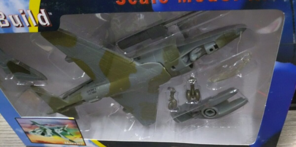 Wow Toyz 00368 1:72 E-Z Build InAir Airplane Harrier Modern Warbirds Model Kit