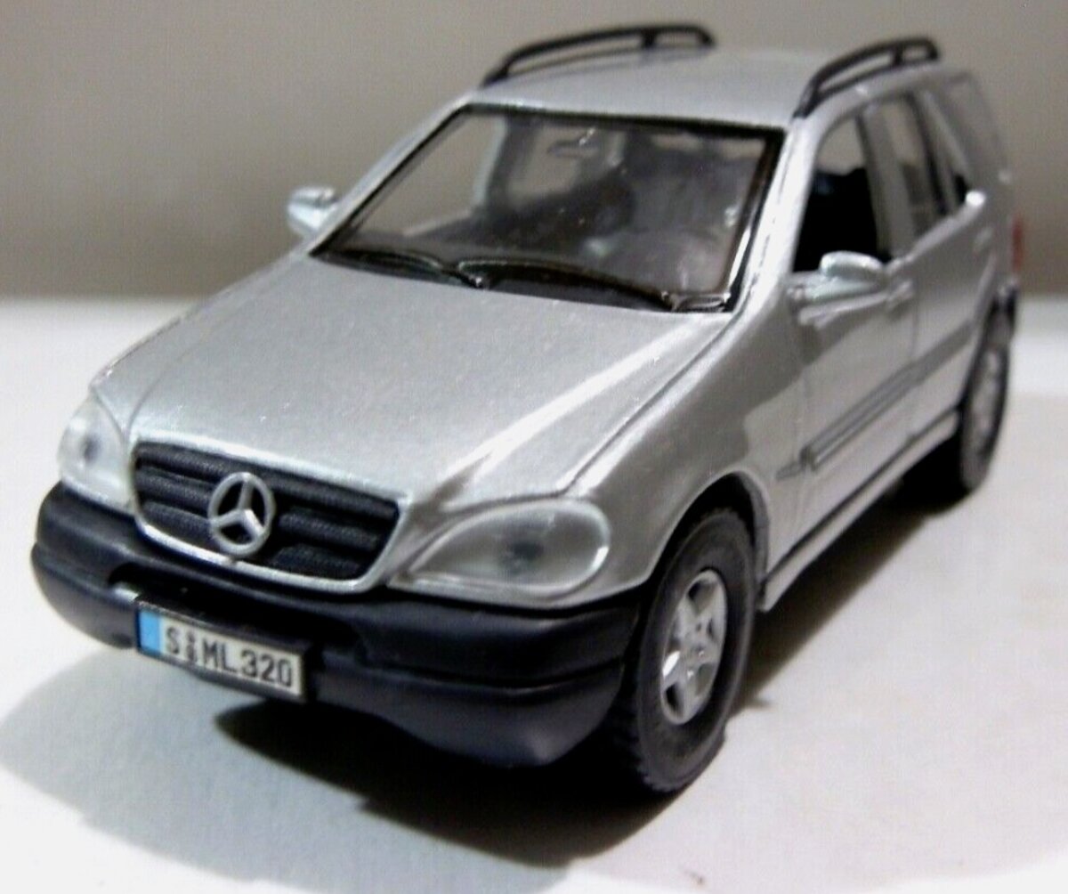 Maisto 25001 1:40 Road & Track Mercedes-Benz ML 320 Power Racer