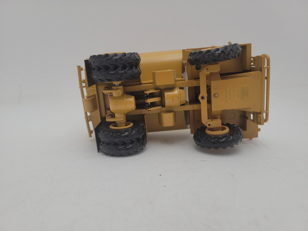 NZG 222 1:50 Scale 769C Caterpillar Magnum Mega Tank Truck Diecast - Custom EX