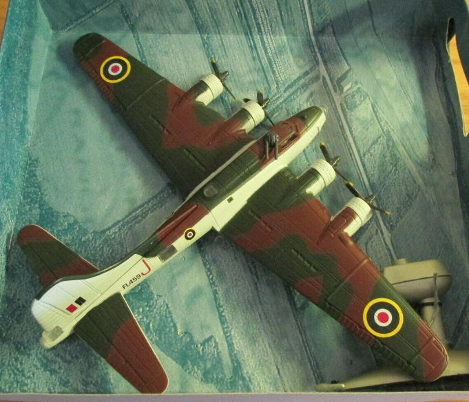 New-Ray 20103 1:100 Boeing B-17 Camouflage W/RAF Markings Sky Pilot Collection