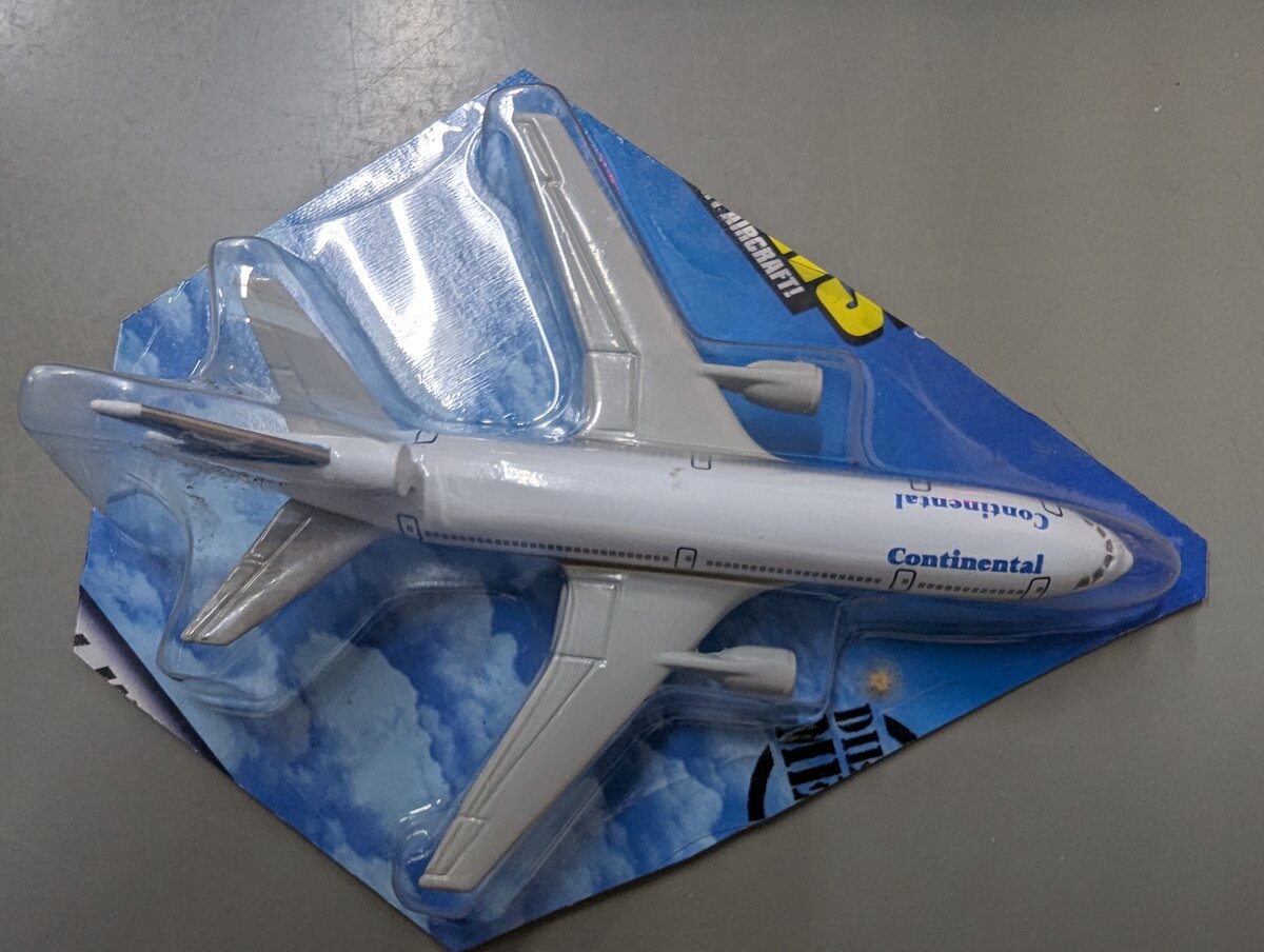 Matchbox 68982 1:87 Diecast Sky Busters Continental DC-10 Commercial Airlines