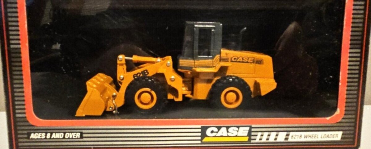 Ertl 4547 1:50 CASE 621B Wheel Loader NIB