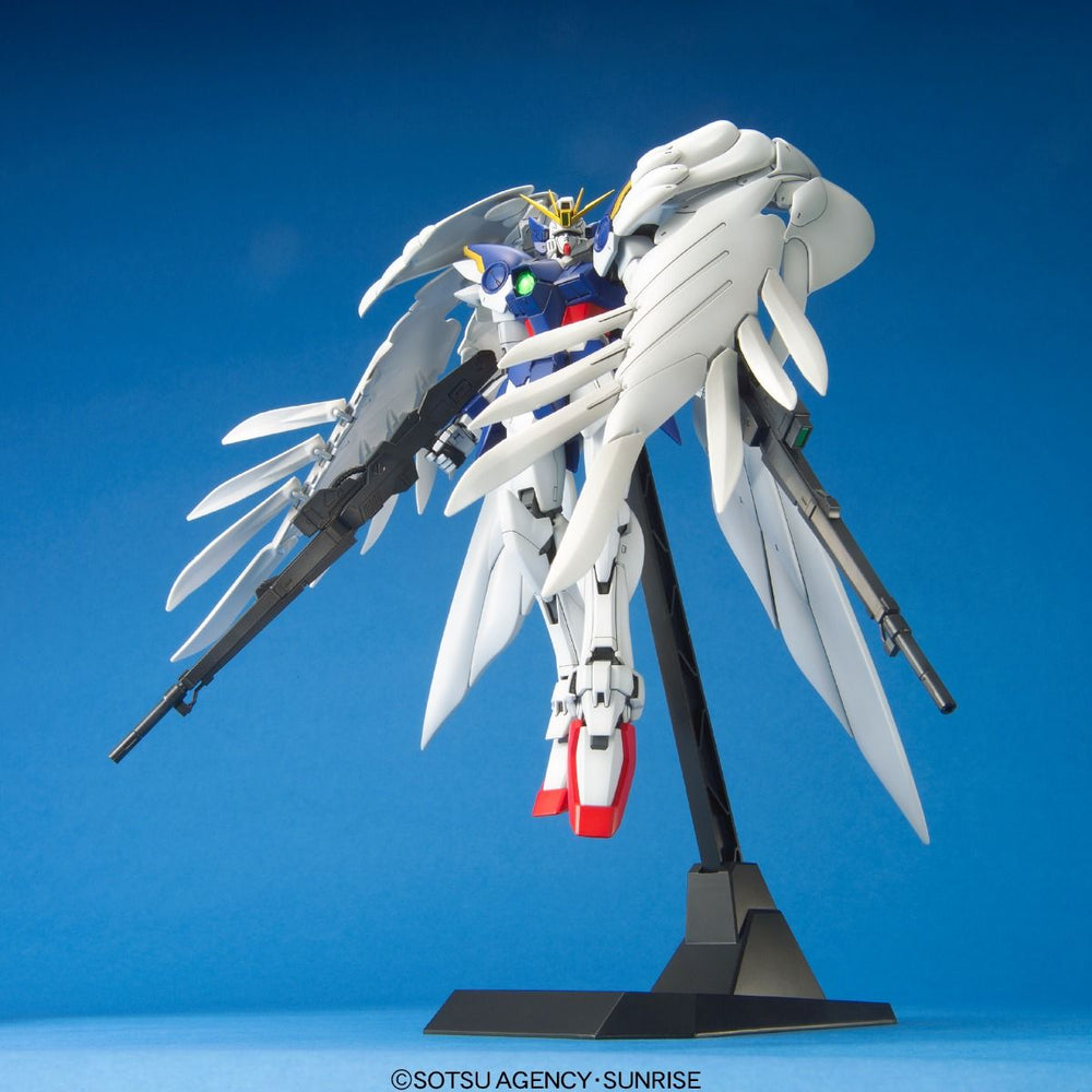 Bandai 5063541 1:100 MG XXXG-00W0 Wing Gundam Zero Plastic Model Kit