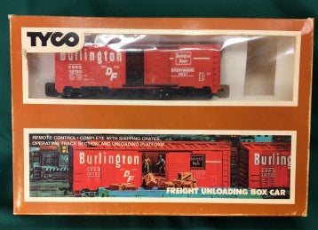 Tyco 930:900 HO Freight Unloading Box Car Remote Control