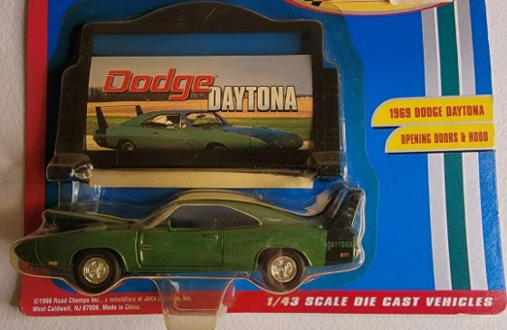 Road Champs 69000 1:43 Green 1969 Dodge Daytona With Billboard Diecast Vehicle