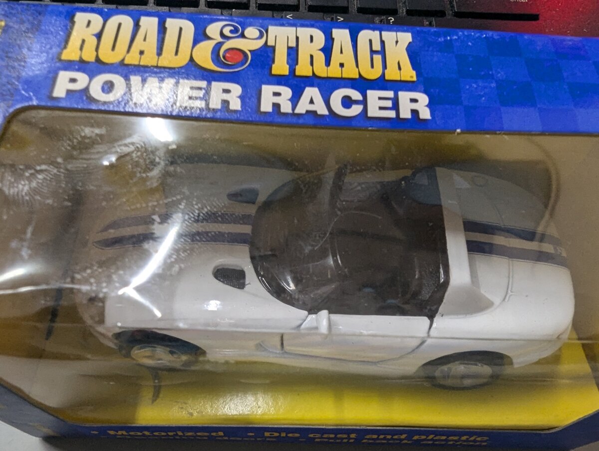 Maisto 21094 1:43 Diecast Road & Track Power Racer White w/Blue Convertible