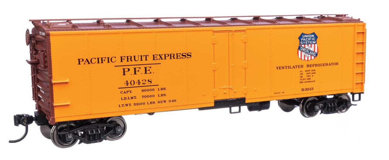 Walthers 910-41415 HO PFE 40' Steel RTR Reefer with Dreadnaught Ends #40428