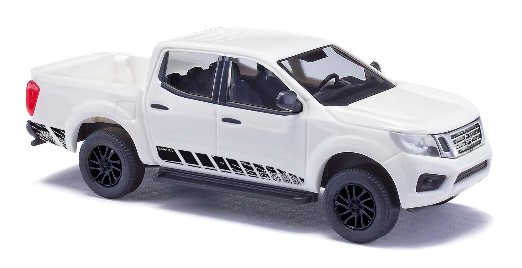 Busch 53712 HO Assembled White 2015 Nissan Navara Crew-Cab Pickup Truck