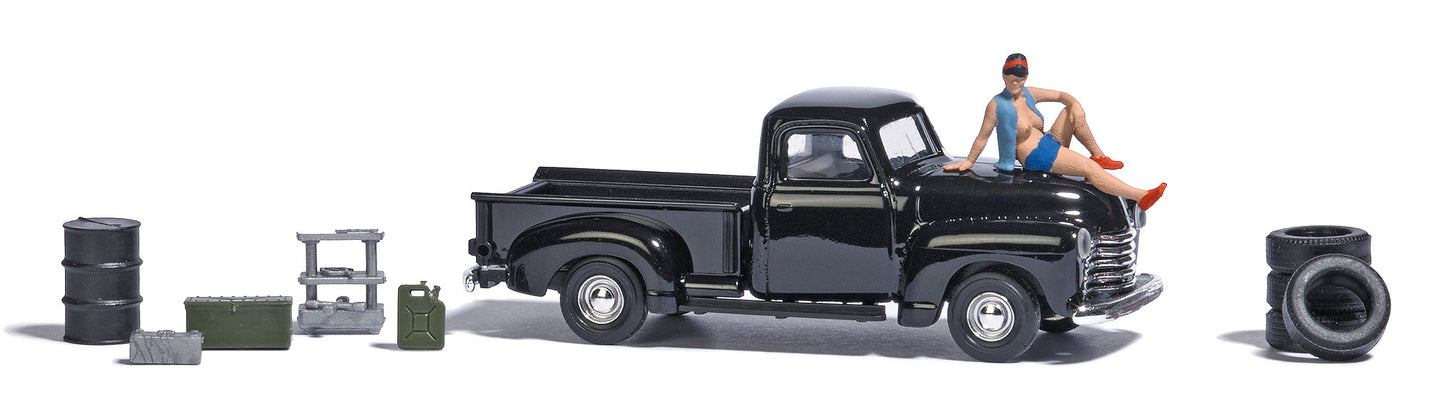 Busch 79812 HO Female Model on Pickup Action Set