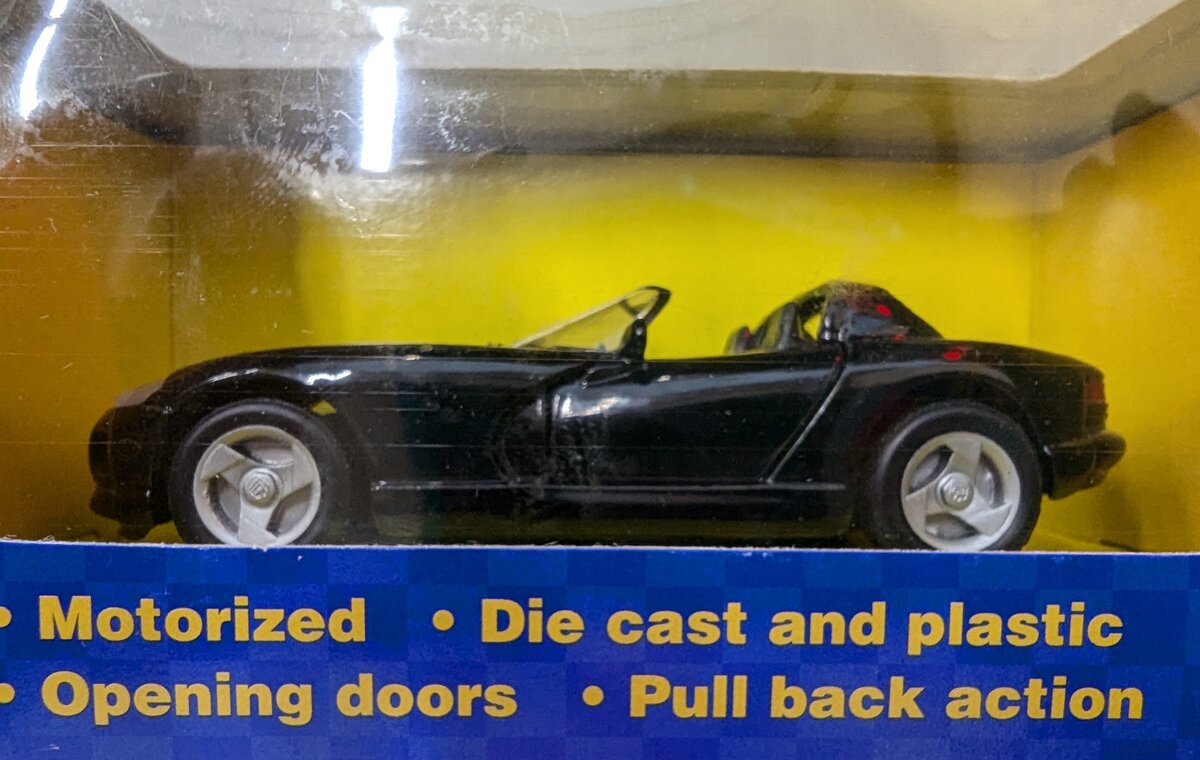 Maisto 21094 1:43 Diecast Road & Track Power Racer Black w/Silver Stripes Vette
