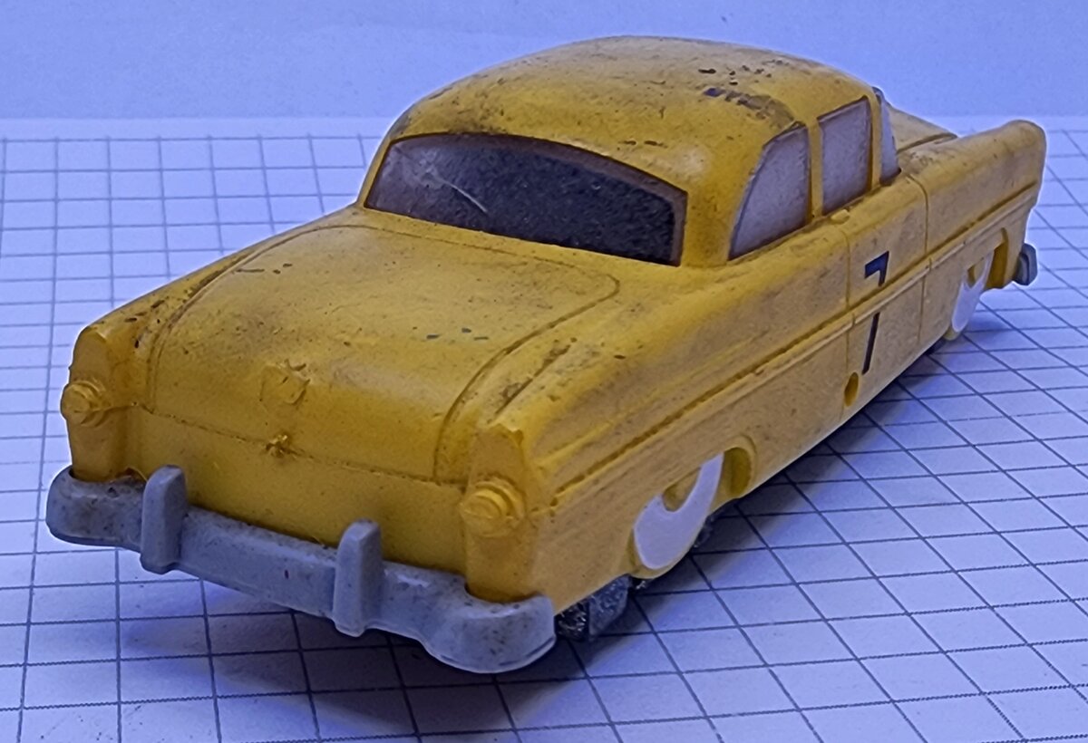 Lionel No. 0068-100 HO Gauge 1961 Yellow #7 Racing Stock Car with Gray Bumpers