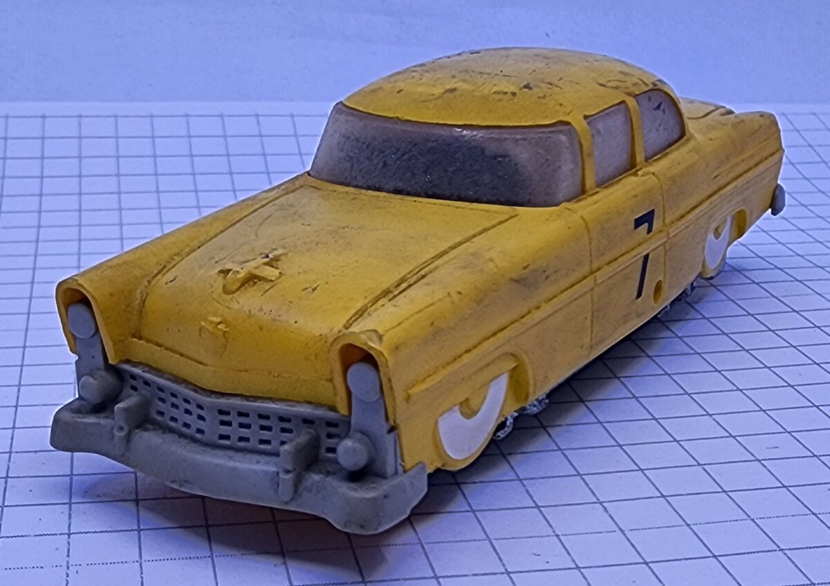 Lionel No. 0068-100 HO Gauge 1961 Yellow #7 Racing Stock Car with Gray Bumpers
