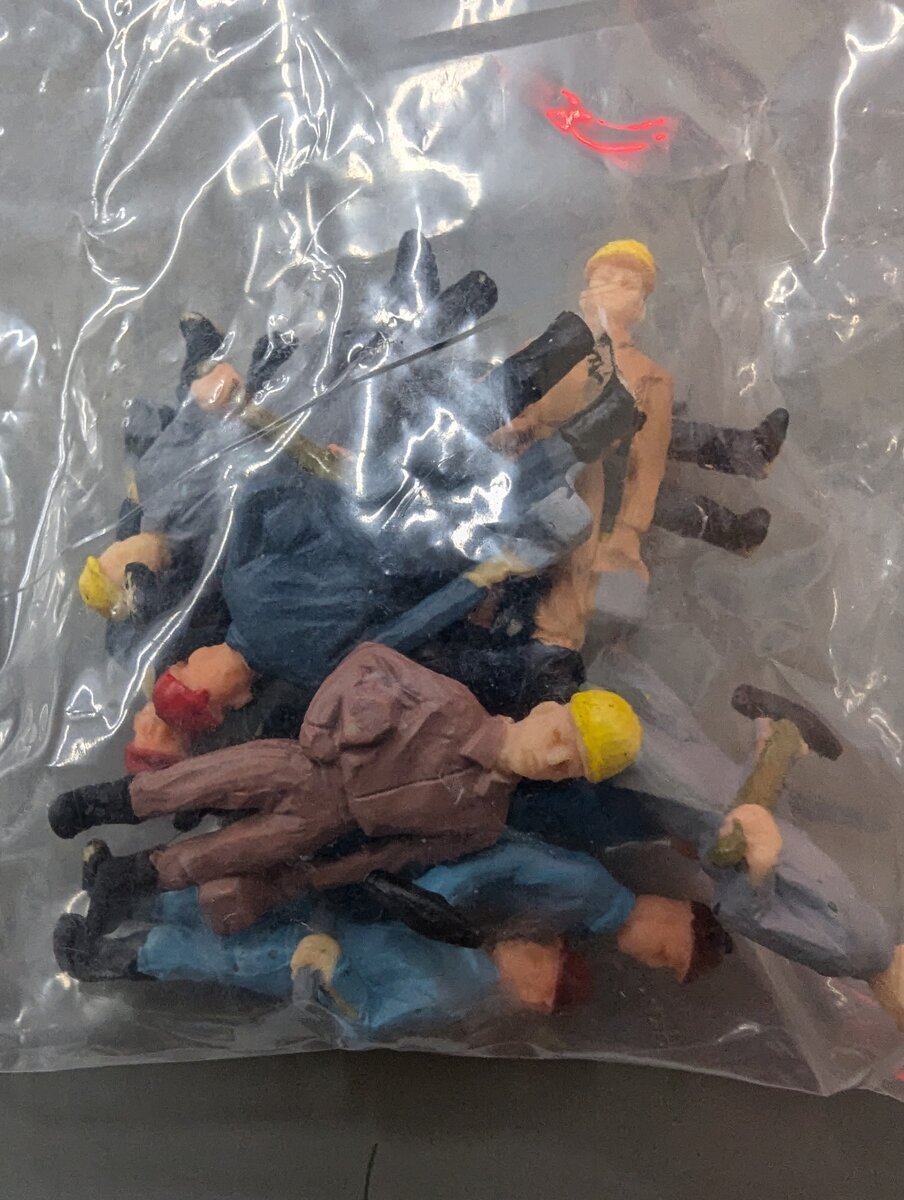 Trainz 20 HO Scale Plastic Construction Workers (Set of 10)