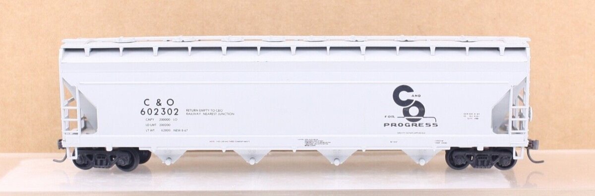 Athearn 867 Bev-Bel Chesapeake & Ohio ACF Center Flo Covered Hopper