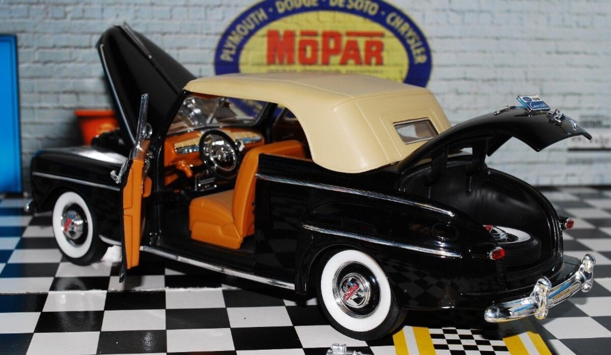 YatMing 92419 Road Legends 1:18 Black 1948 Ford Convertible Deluxe