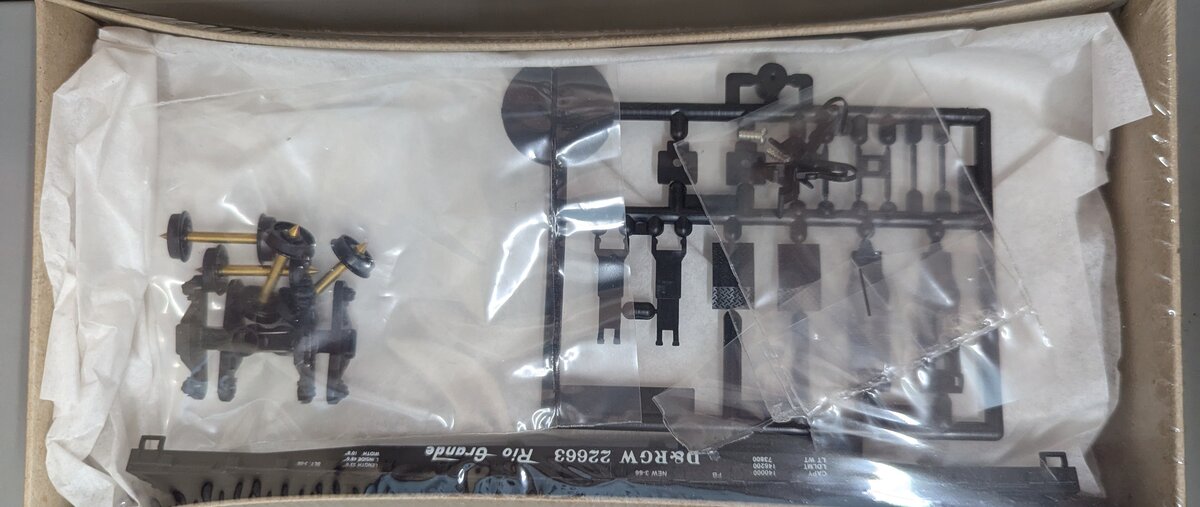 Walthers 932-3753 HO D&RGW 54 FT GSC Flat Car #22663 Kit