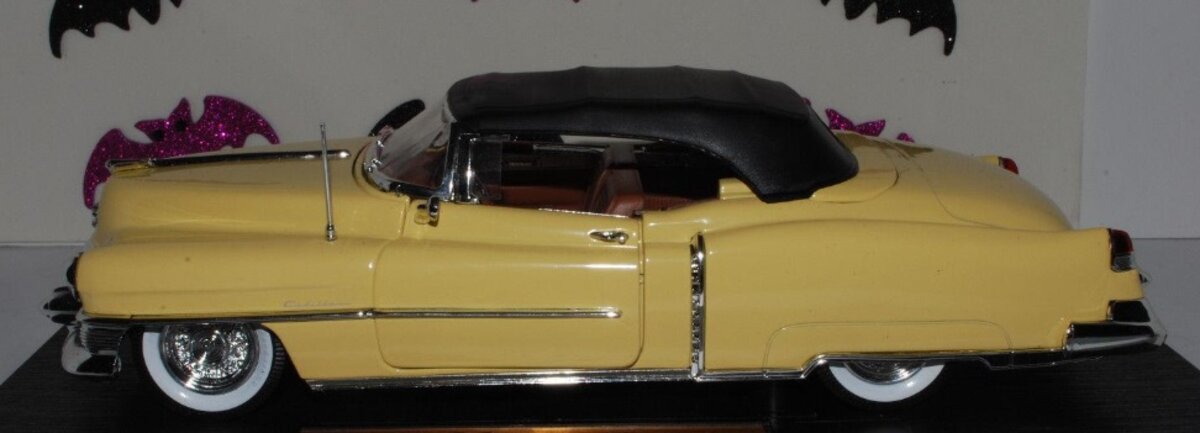 Anson 30372 1:18 Cream w/Tan Interior 1953 Cadillac Eldorado