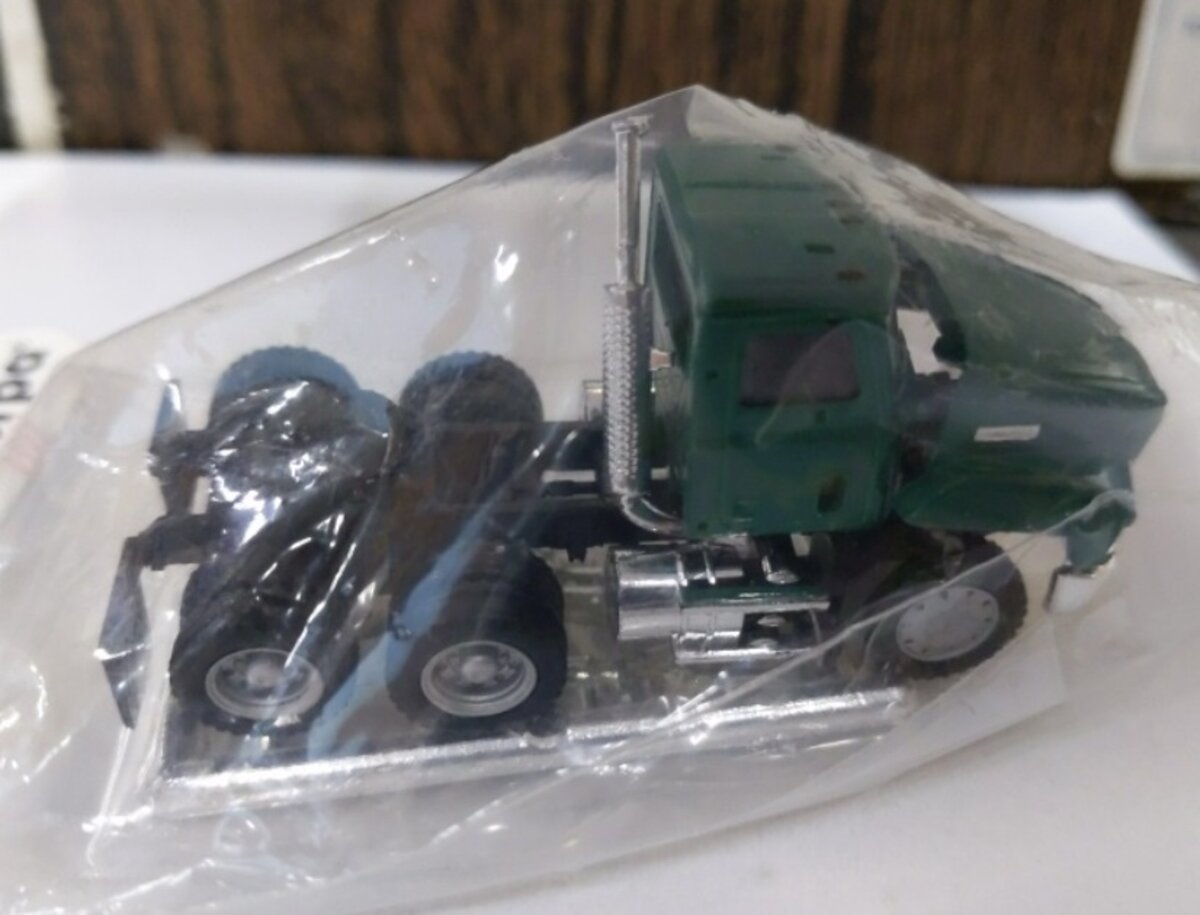 Herpa 15264 HO Promotex Green Mack 603 W/Short Chassis Dual Rear Axle