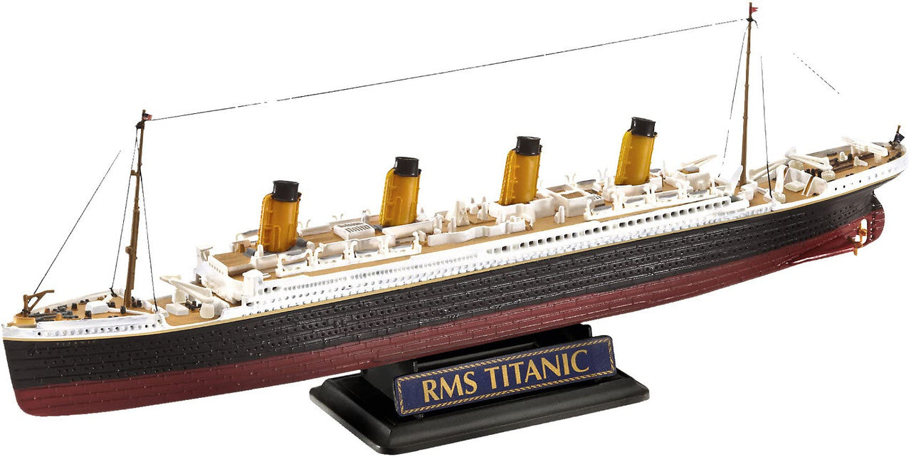 Revell of Germany 05727 1:700 & 1:1200 R.M.S. Titanic Gift Set