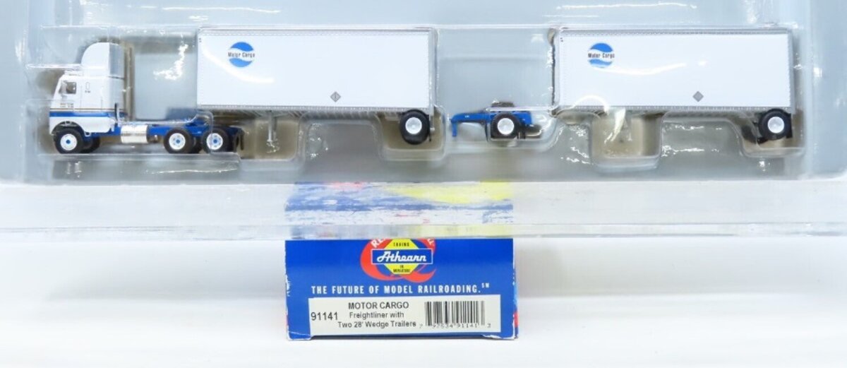 Athearn 91141 HO Motor Cargo Freightliner COE Sleeper w/Two 28'' Wedge Trailers