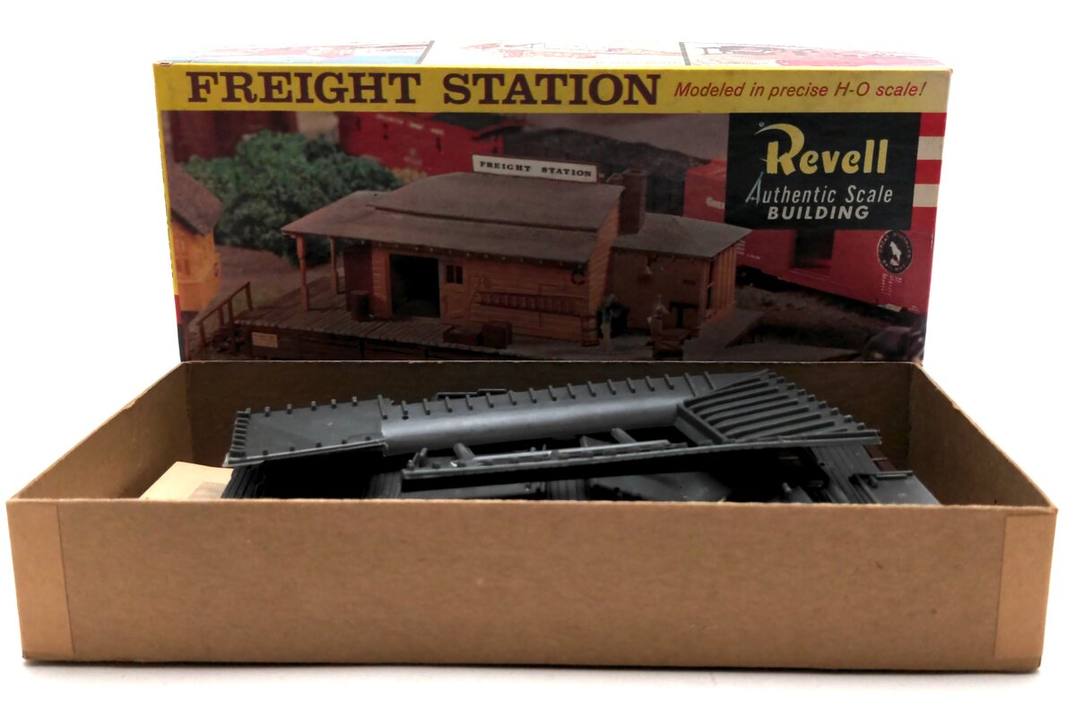 Revell T-9020:150 HO Scale Freight Station Plastic Model Kit