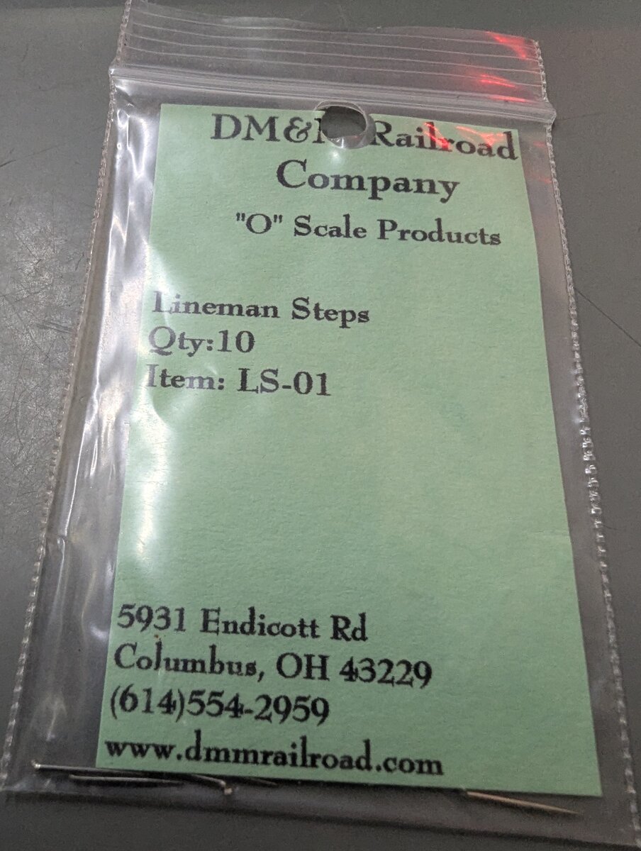 DM&M Railroad Company LS-01 O Scale Lineman Steps (10)