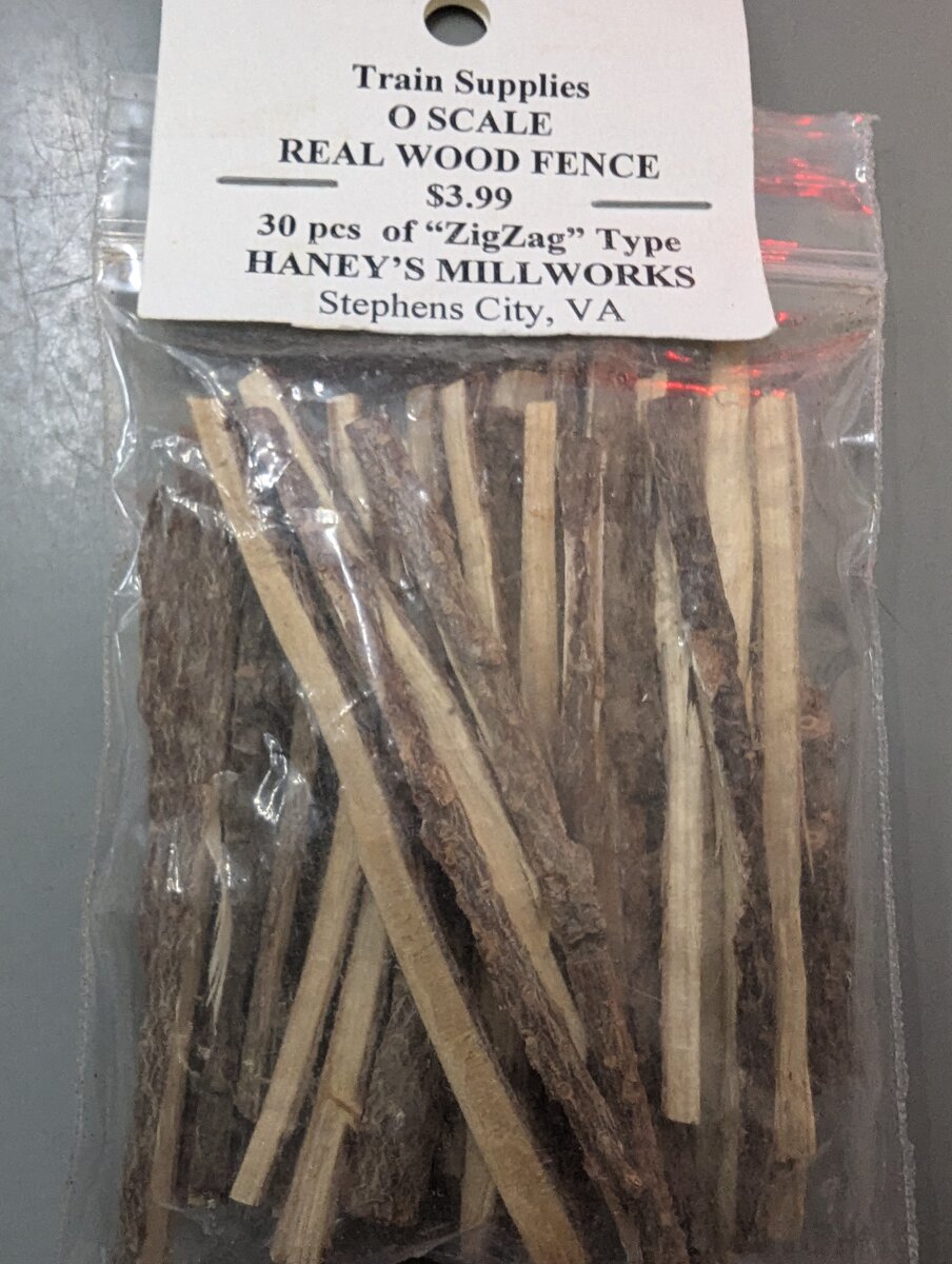 Acme 30 O Scale Haney's Millworks Real Wood ZigZag Fence Kit (30 Pieces)