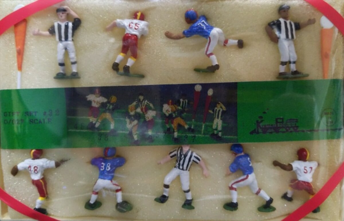 Kramer 32 O/027 Fotball Players & Referees Hand Painted Metal Figures