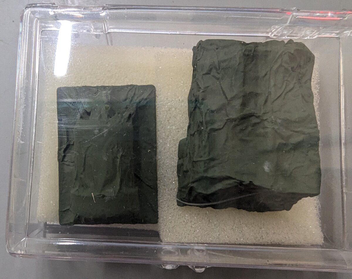 Santanas Miniatures 245 O Scale Medium Tarped Loads Painted Resin (Set of 2)