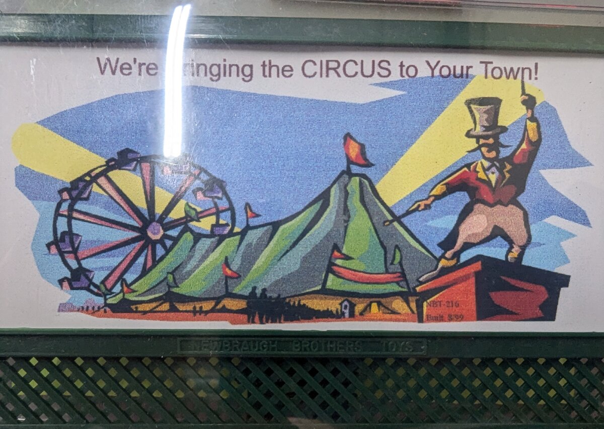Town & Country Hobbies T258 O Scale Circus Town Lighted Blinking Billboard