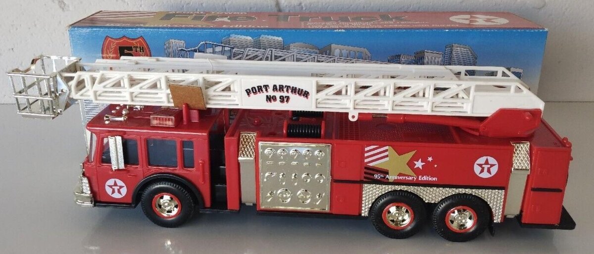 Texaco 1997 1:35 Aerial Tower Fire Truck Port Arthur no. 97 95th Anniversary v